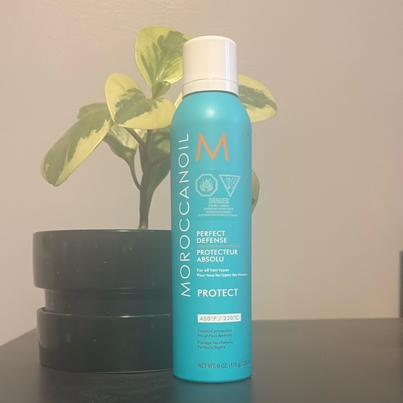 Moroccanoil Protect Defense Spray in Blue and White - Picture 5 of 5